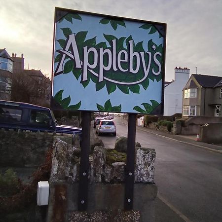 Applebys Guest House Holyhead Exterior foto